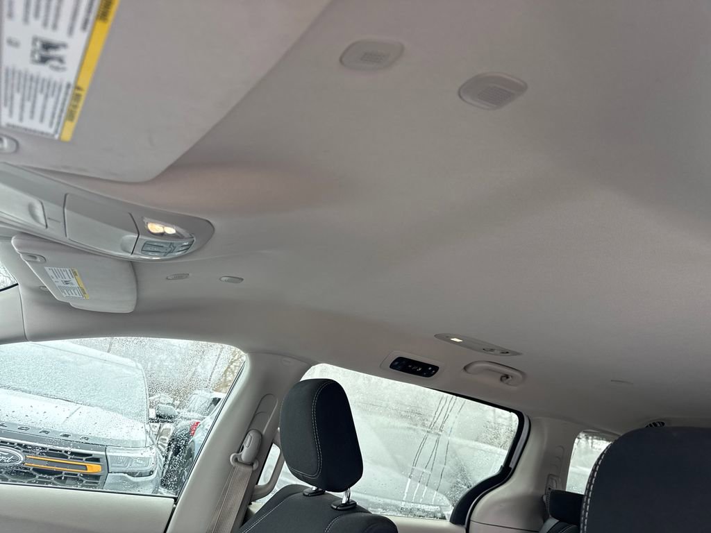Used 2022 Chrysler Voyager LX FWD image 17
