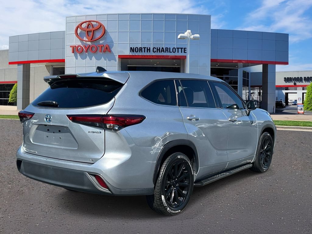 Used 2022 Toyota Highlander LE FWD image 7