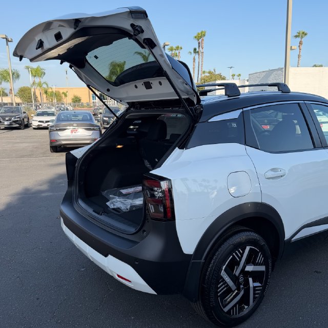New 2026 Nissan Kicks SV w/ Cold Weather Package FWD image 8