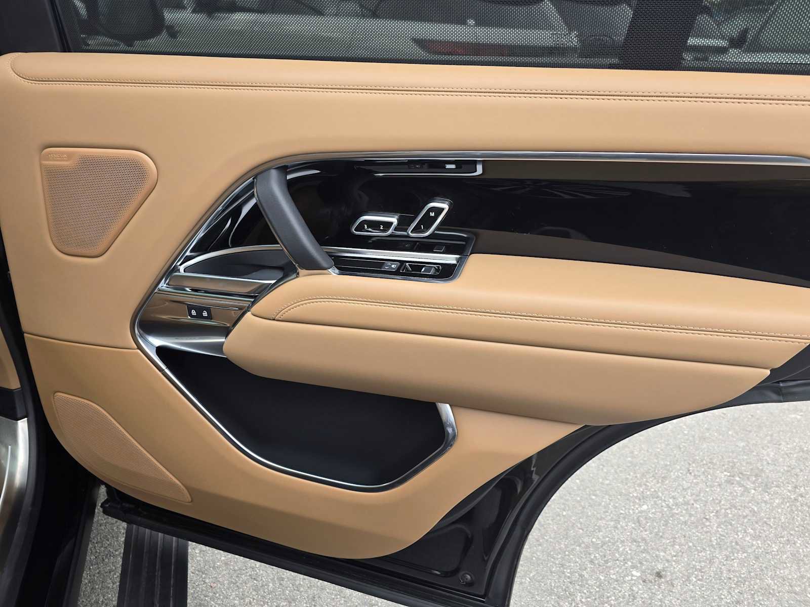 New 2025 Land Rover Range Rover Long Wheelbase SE image 15