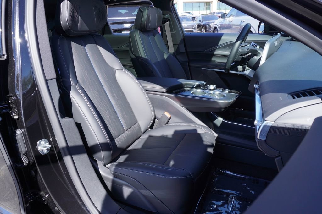 New 2026 Cadillac Lyriq V image 11