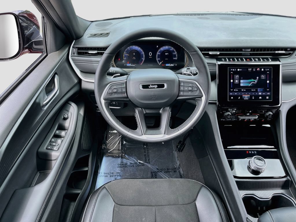 Used 2025 Jeep Grand Cherokee Altitude RWD image 21