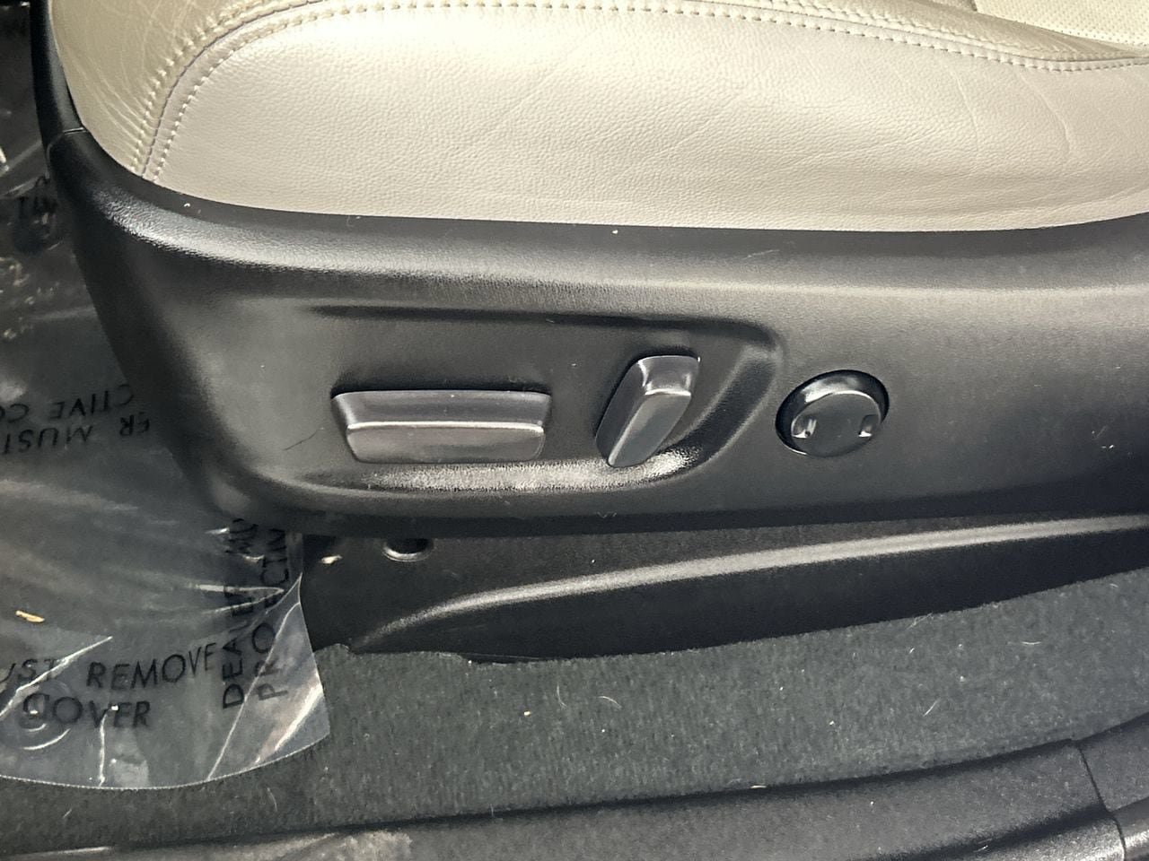 Used 2020 Toyota Sienna Limited Premium w/ Carpet Mat Package FWD image 20