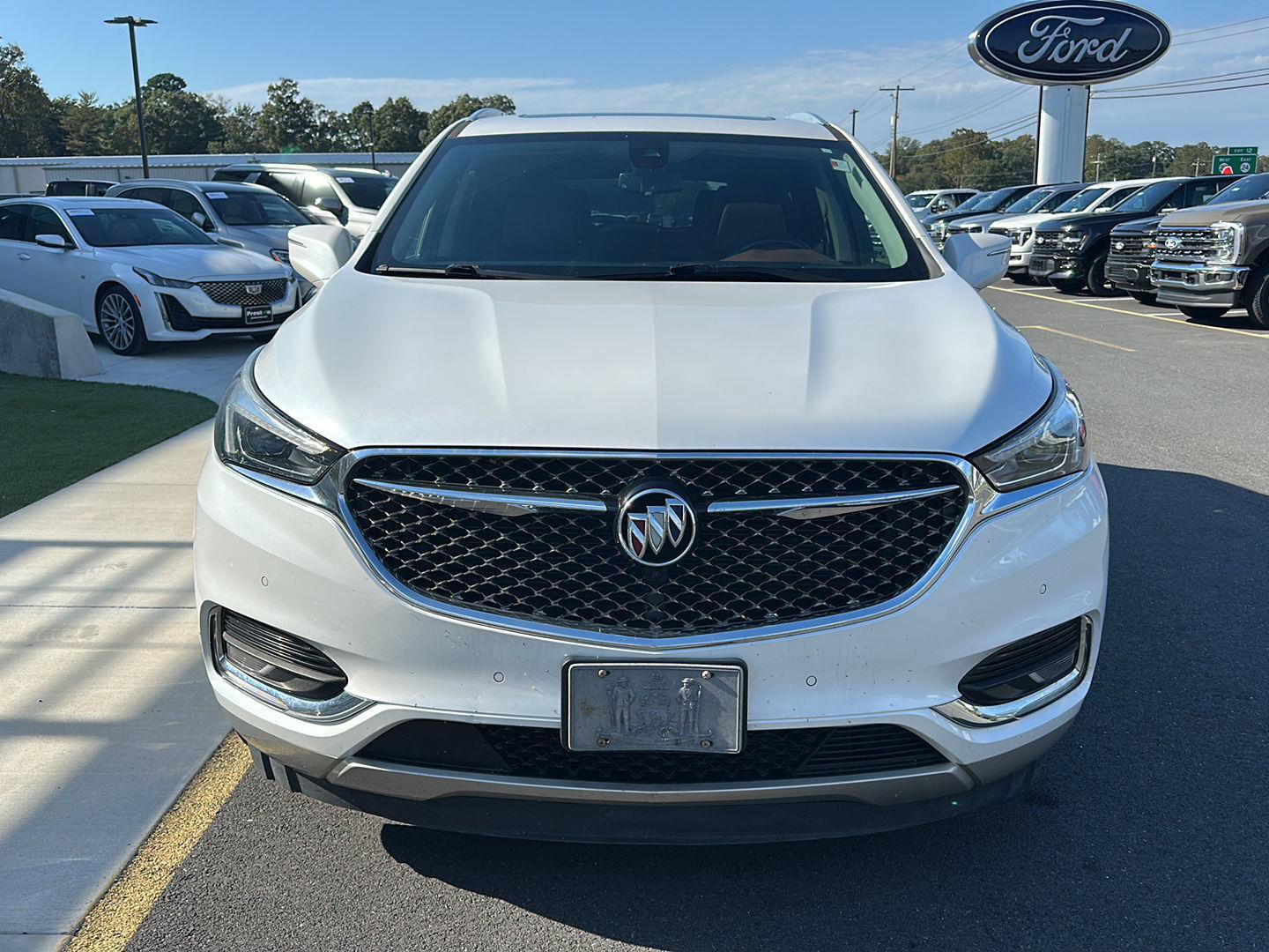 Used 2019 Buick Enclave Avenir w/ Avenir Technology Package AWD/4WD image 2