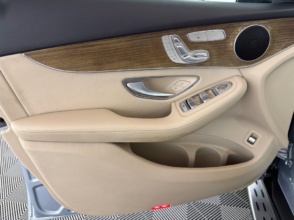 Used 2018 Mercedes-Benz GLC 300 image 10