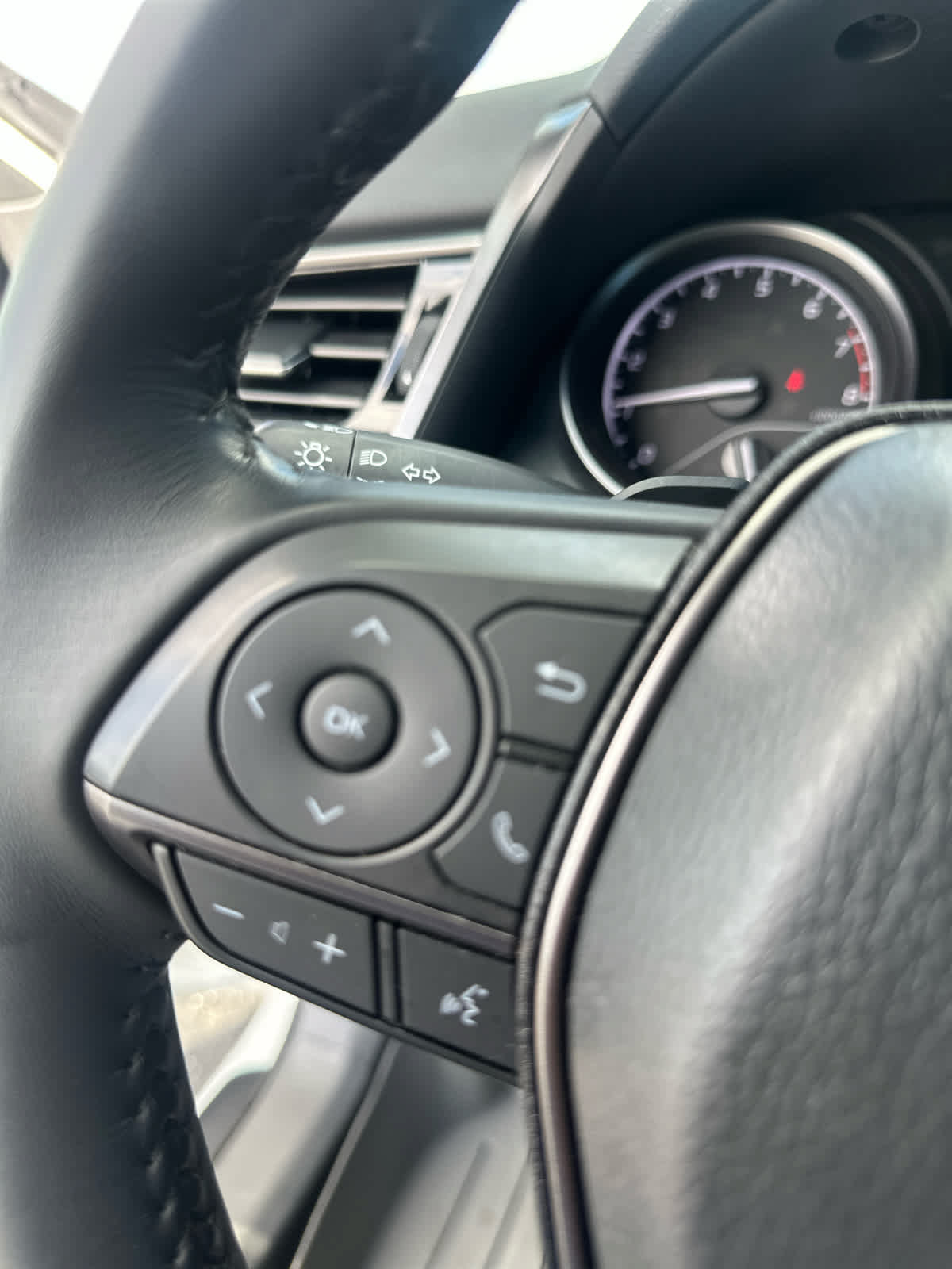 Used 2023 Toyota Camry SE FWD image 18
