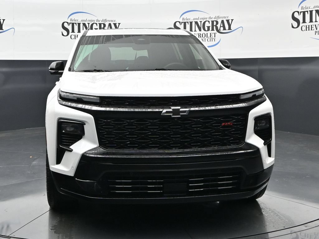 Used 2025 Chevrolet Traverse RS w/ LPO, Floor Liner Package FWD image 2