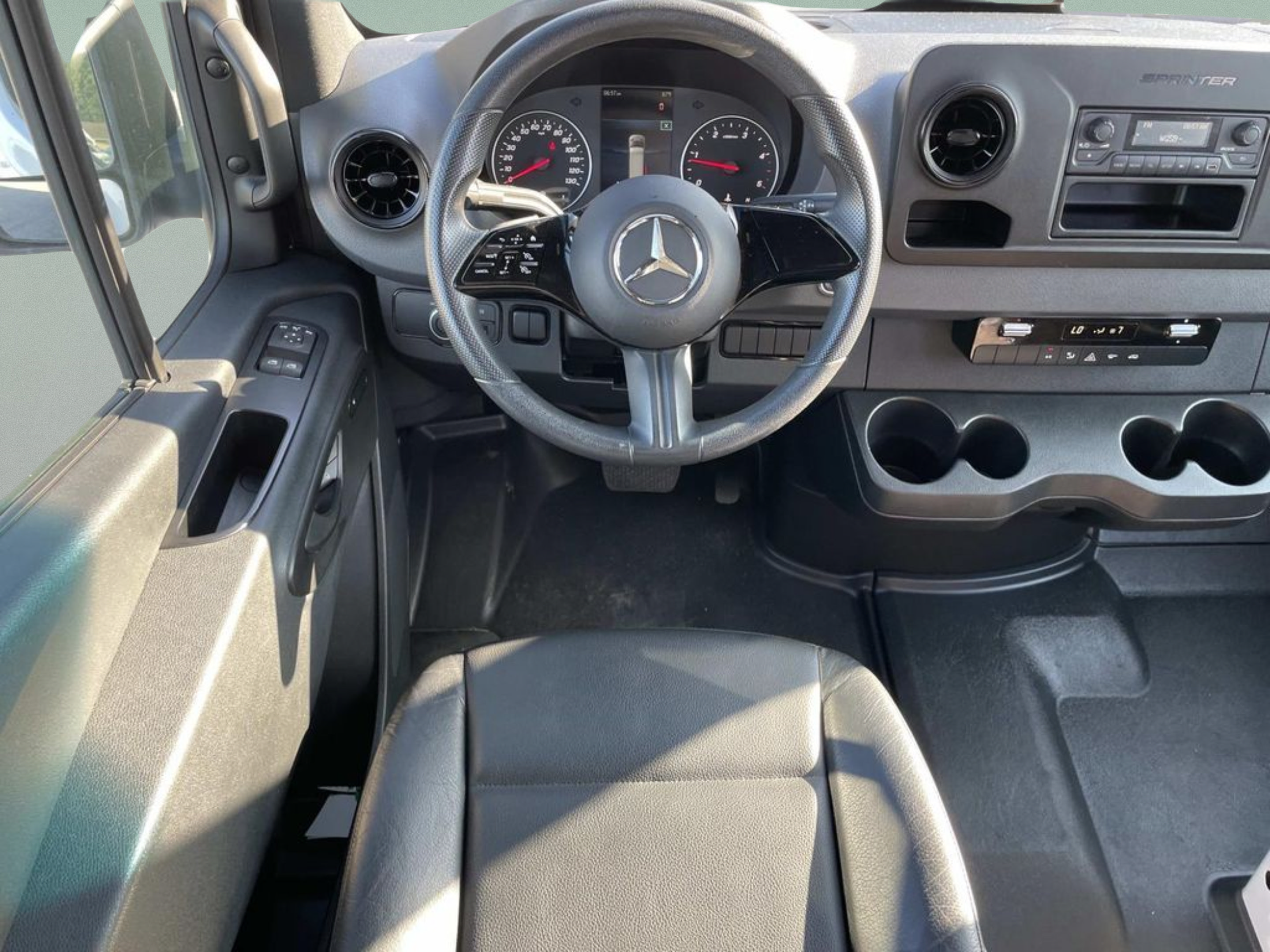 Used 2025 Mercedes-Benz Sprinter 2500 image 5