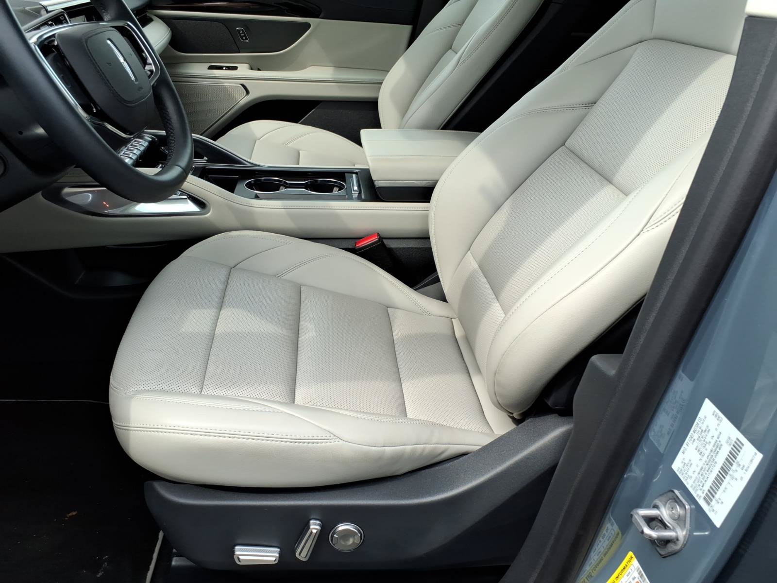 Used 2026 Lincoln Nautilus Premier AWD/4WD image 14