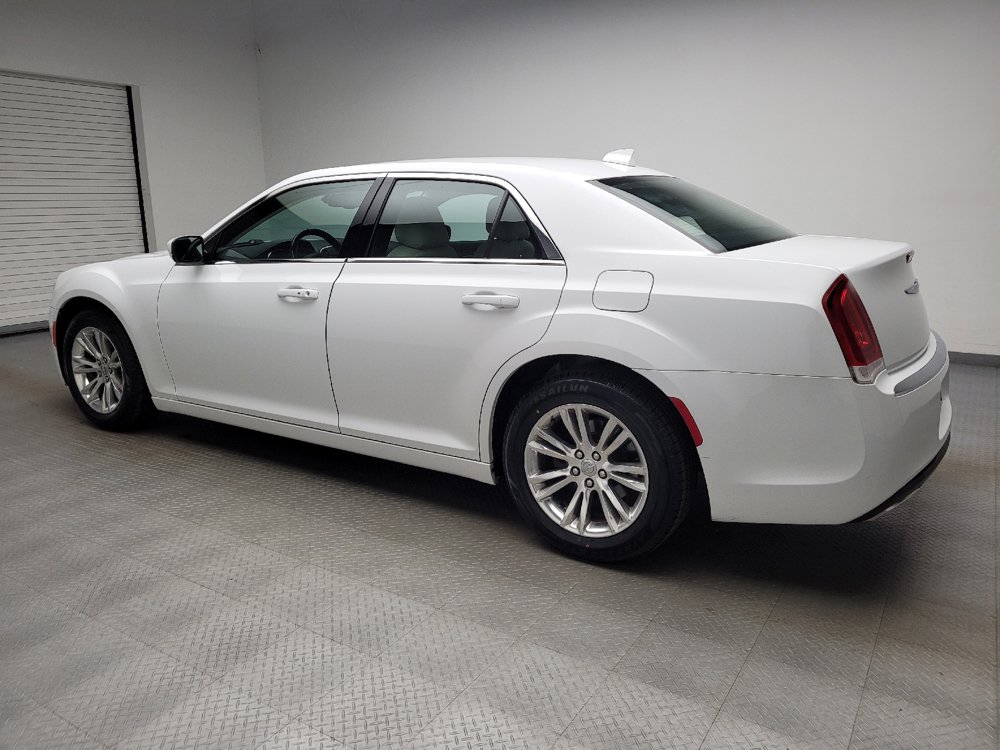 Used 2019 Chrysler 300 Touring w/ Driver Convenience Group RWD image 3