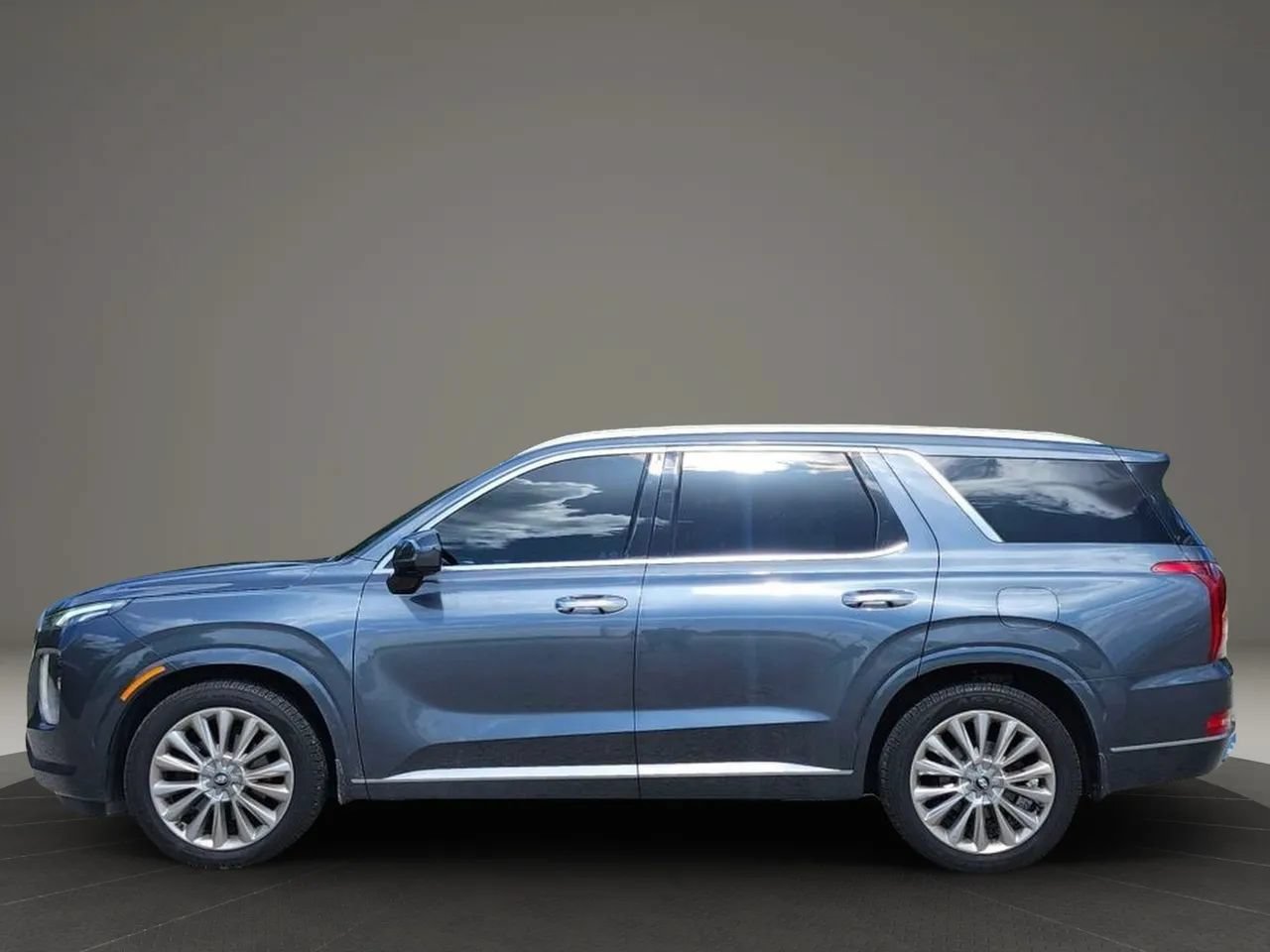 Used 2020 Hyundai Palisade Limited FWD image 3