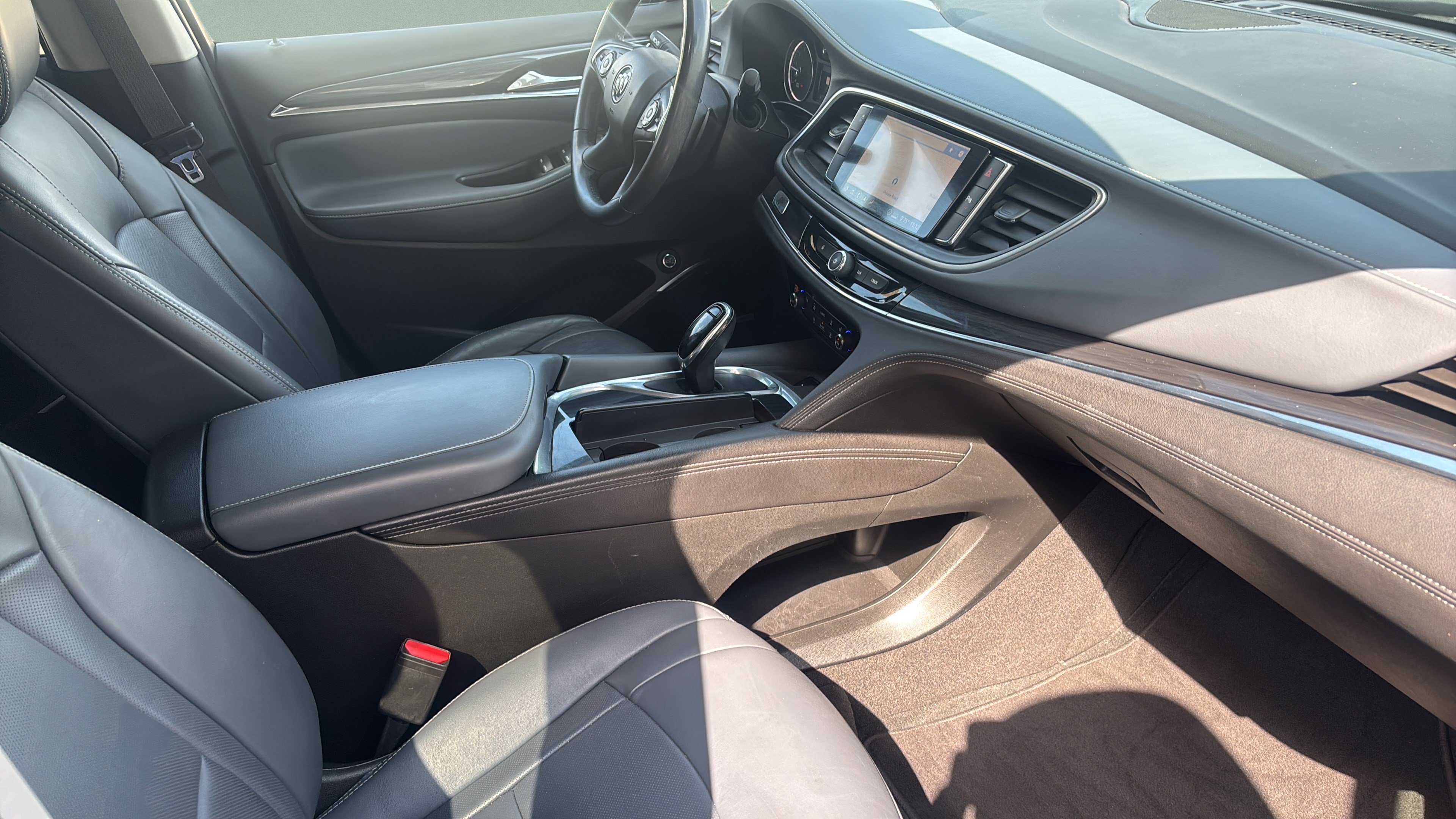 Used 2020 Buick Enclave Essence w/ Sport Touring Edition FWD image 18