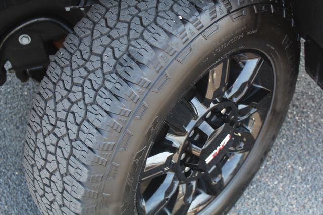 Used 2025 GMC Sierra 2500 AT4 w/ AT4 Premium Plus Package AWD/4WD image 12