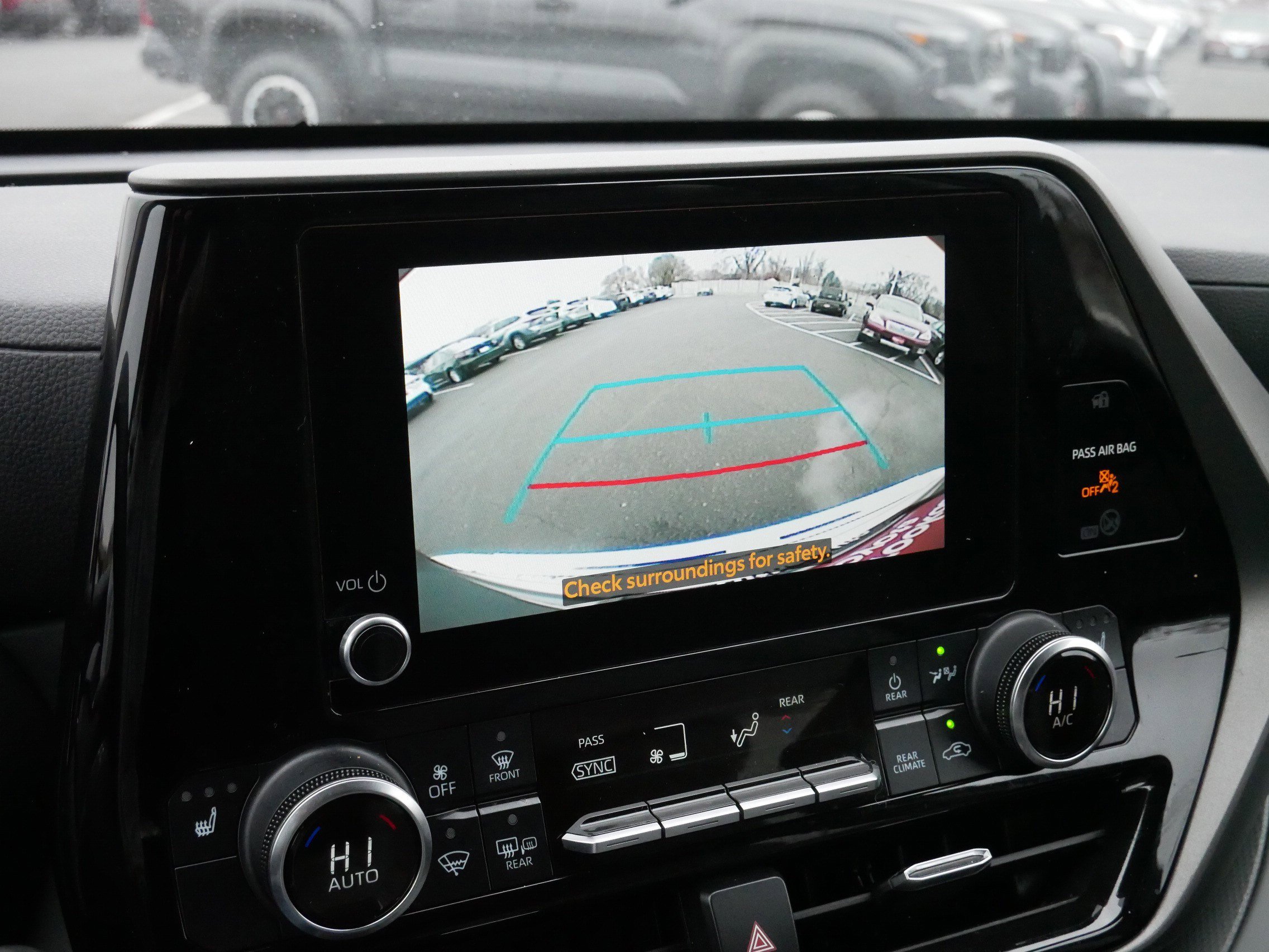 Certified 2023 Toyota Highlander XLE image 32