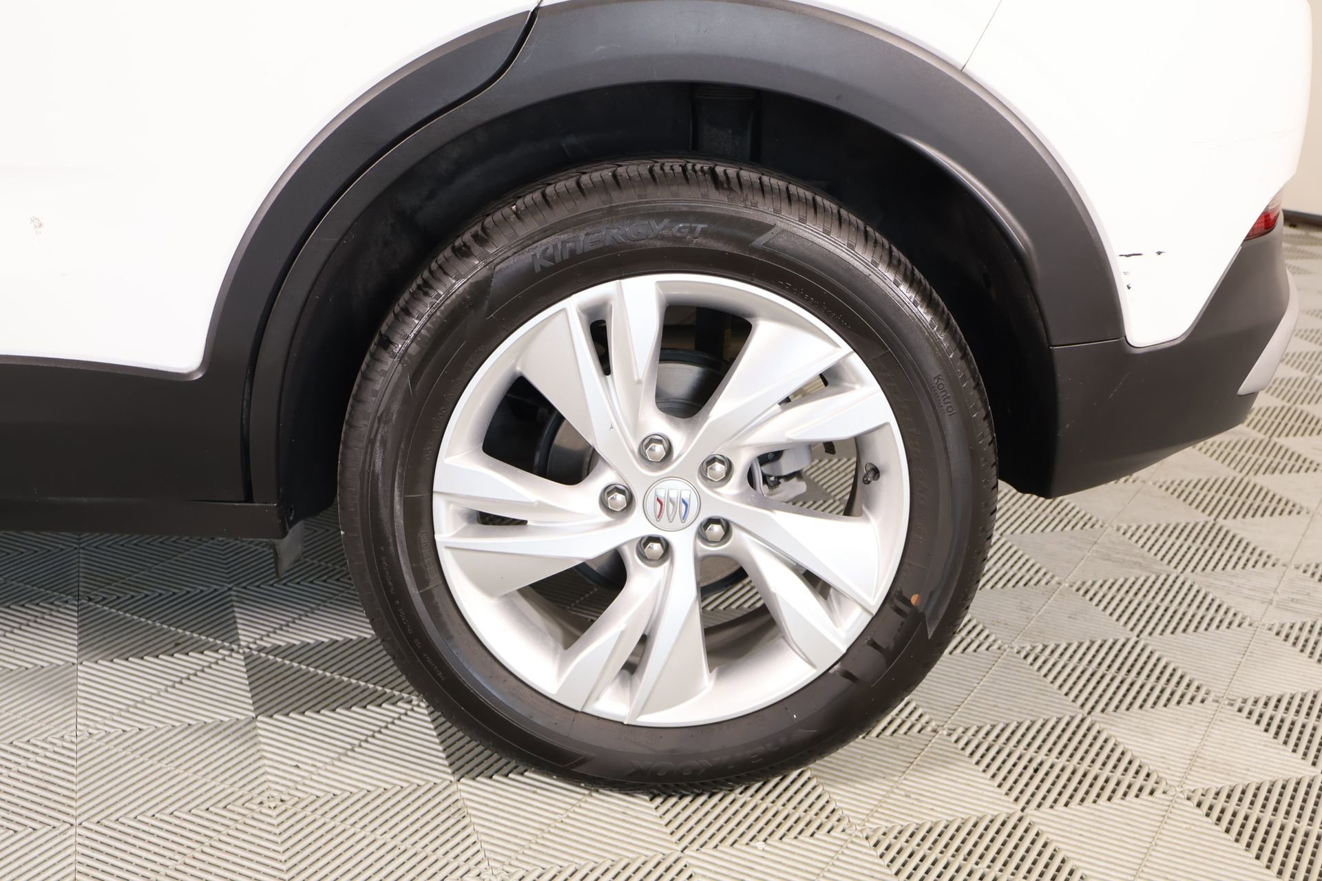 Used 2024 Buick Encore GX Preferred FWD image 17