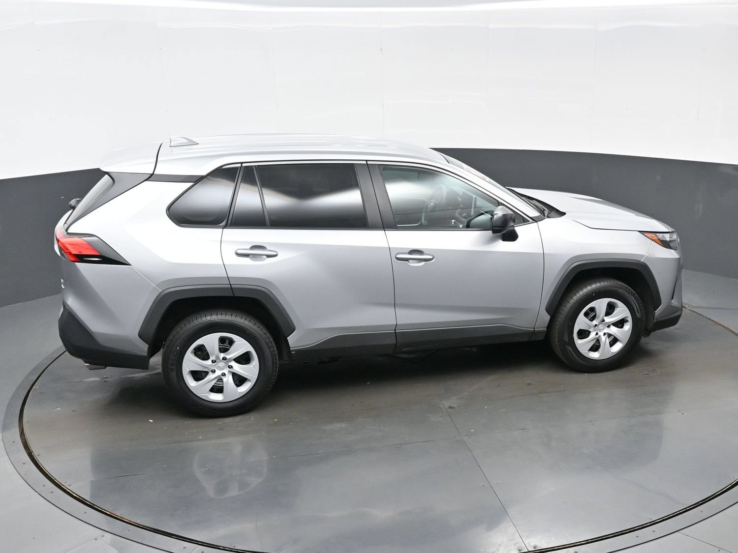 Used 2024 Toyota RAV4 LE AWD/4WD image 39