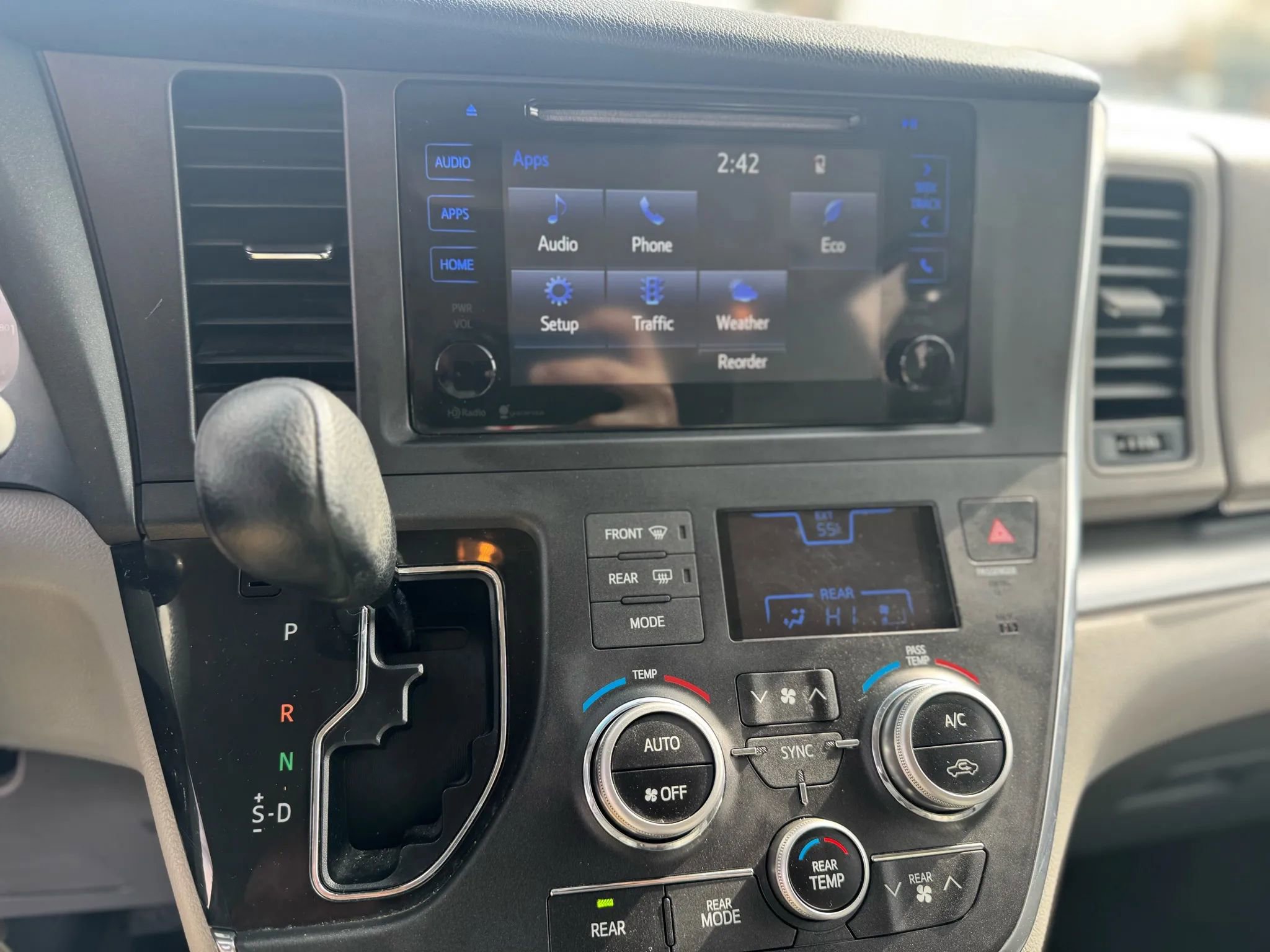 Used 2015 Toyota Sienna LE image 17