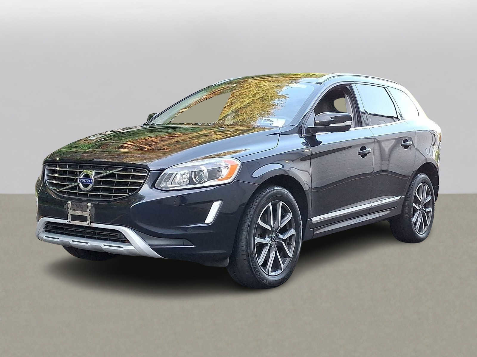 Used 2017 Volvo XC60 T6 Dynamic w/ Preferred Option Package AWD/4WD image 1