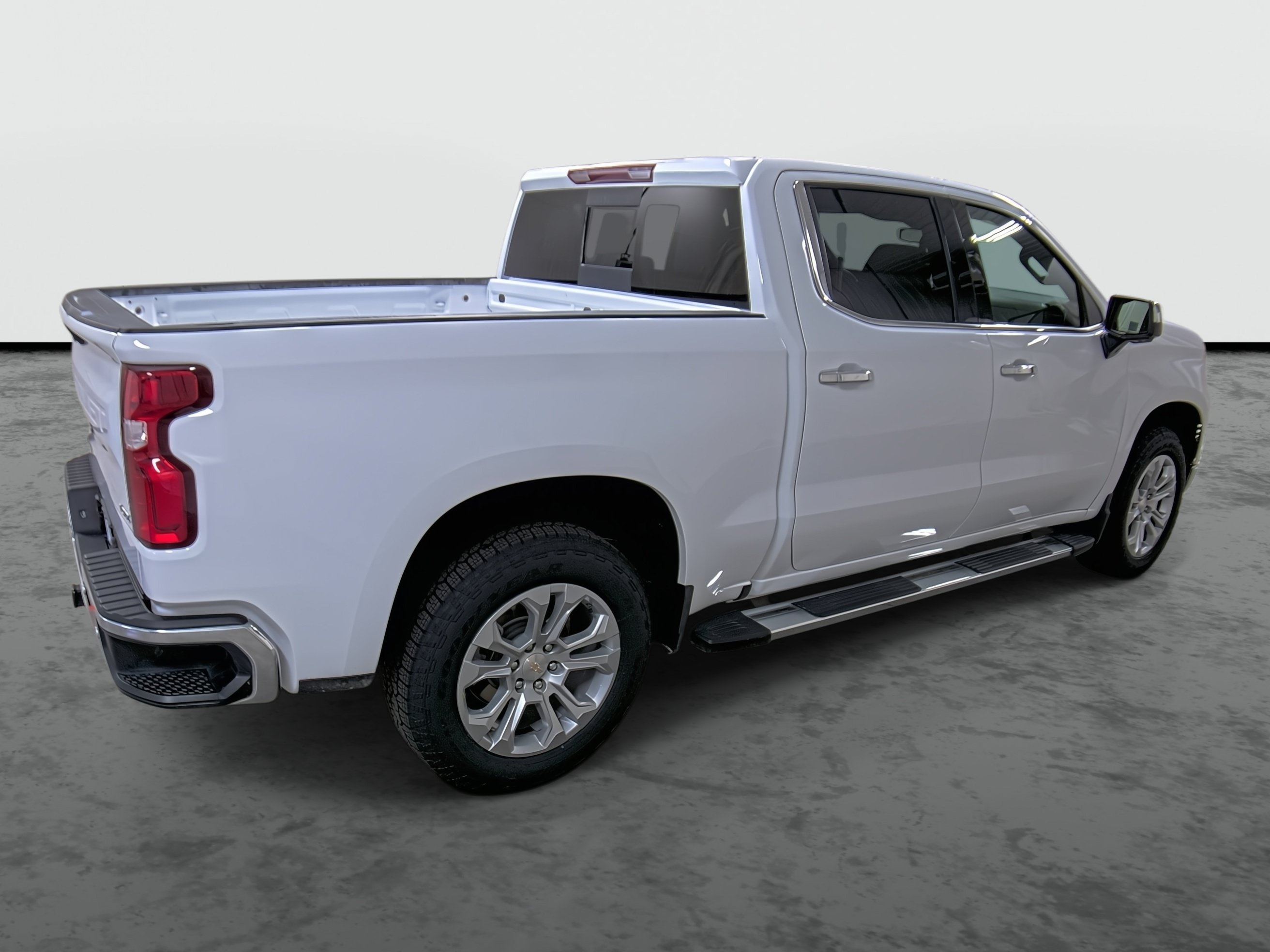 Used 2025 Chevrolet Silverado 1500 LTZ w/ LTZ Premium Package AWD/4WD image 4