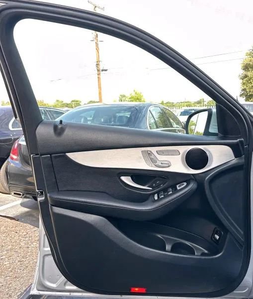 Used 2019 Mercedes-Benz GLC 300 w/ Parking Assistance Package image 19