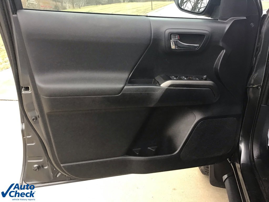 Used 2021 Toyota Tacoma TRD Sport w/ Technology Package image 24