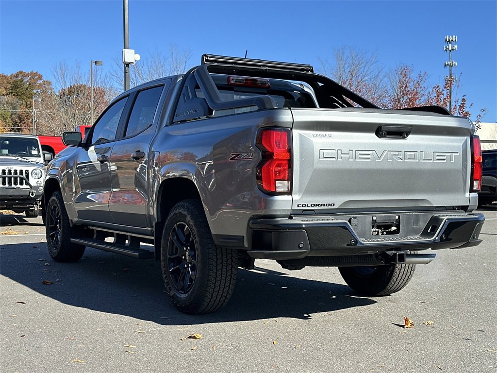 Used 2025 Chevrolet Colorado Z71 w/ Midnight Edition image 3