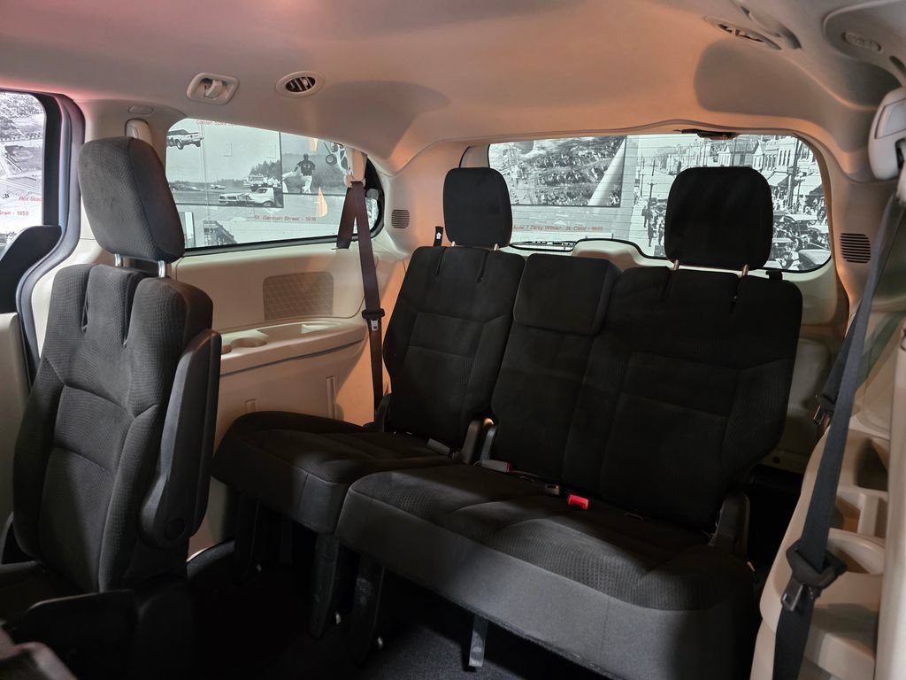 Used 2019 Dodge Grand Caravan SE FWD image 20