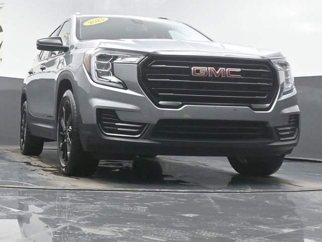Used 2023 GMC Terrain SLE w/ Driver Convenience Package image 3
