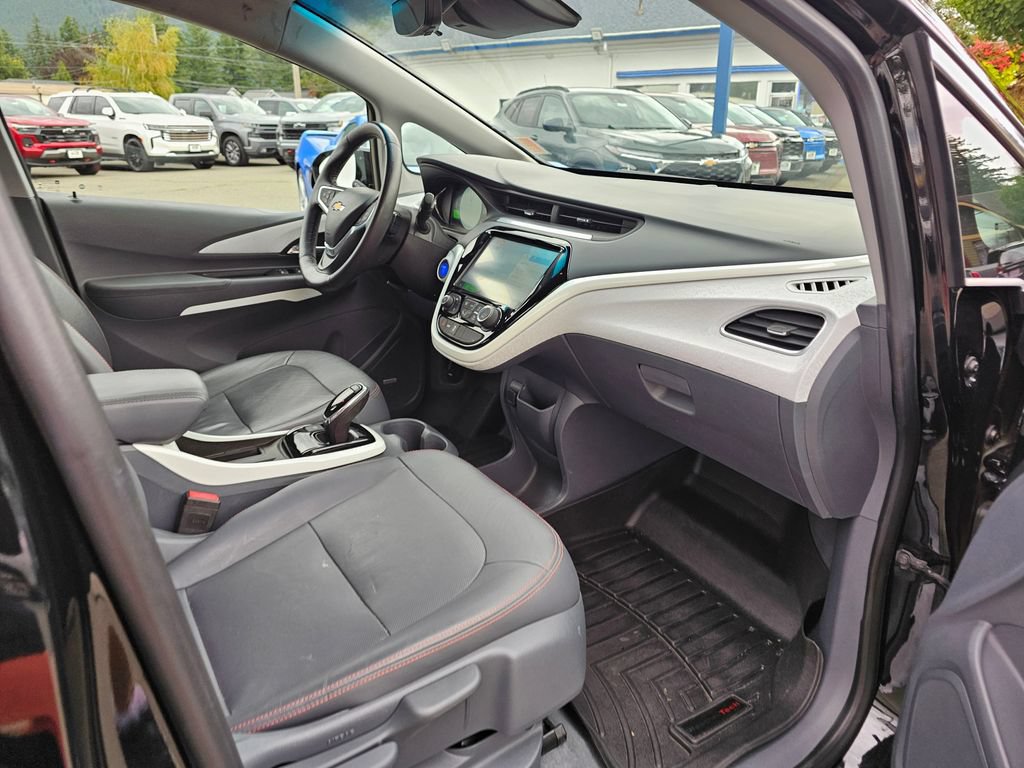 Used 2020 Chevrolet Bolt Premier w/ Infotainment Package FWD image 13