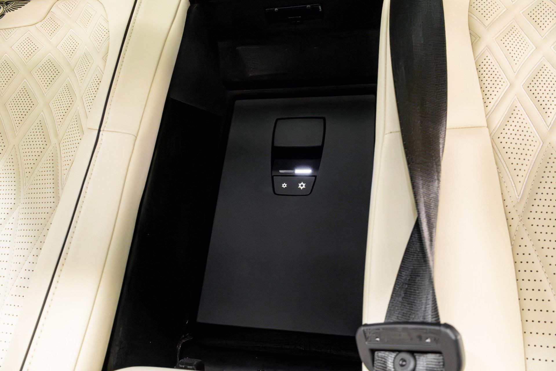 Used 2021 Bentley Flying Spur W12 image 27