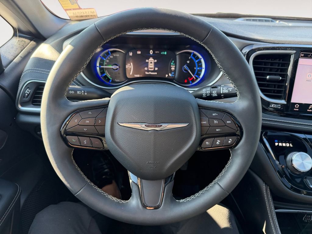 Used 2022 Chrysler Pacifica Limited w/ S Appearance Package image 17