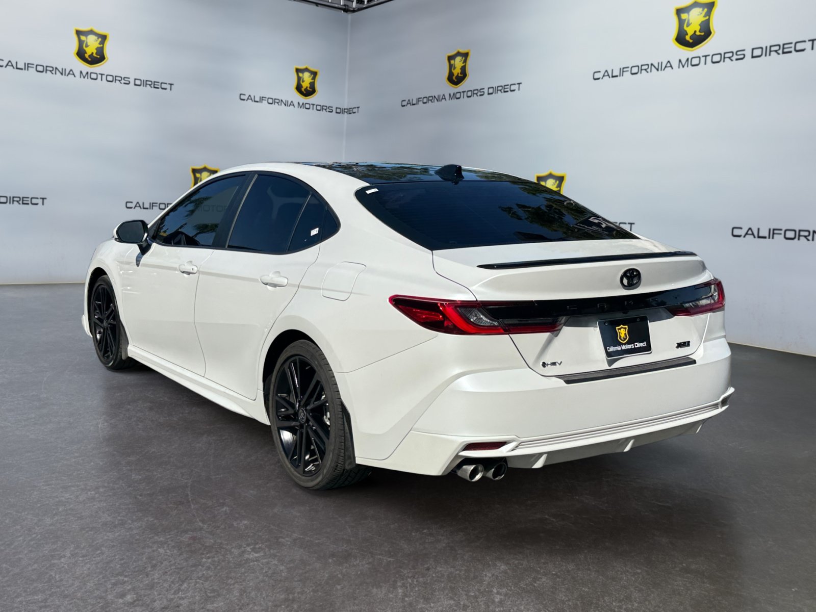 Used 2025 Toyota Camry XSE FWD image 3
