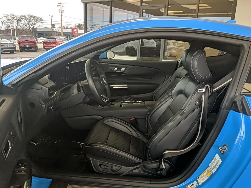 Used 2025 Ford Mustang GT Premium image 11