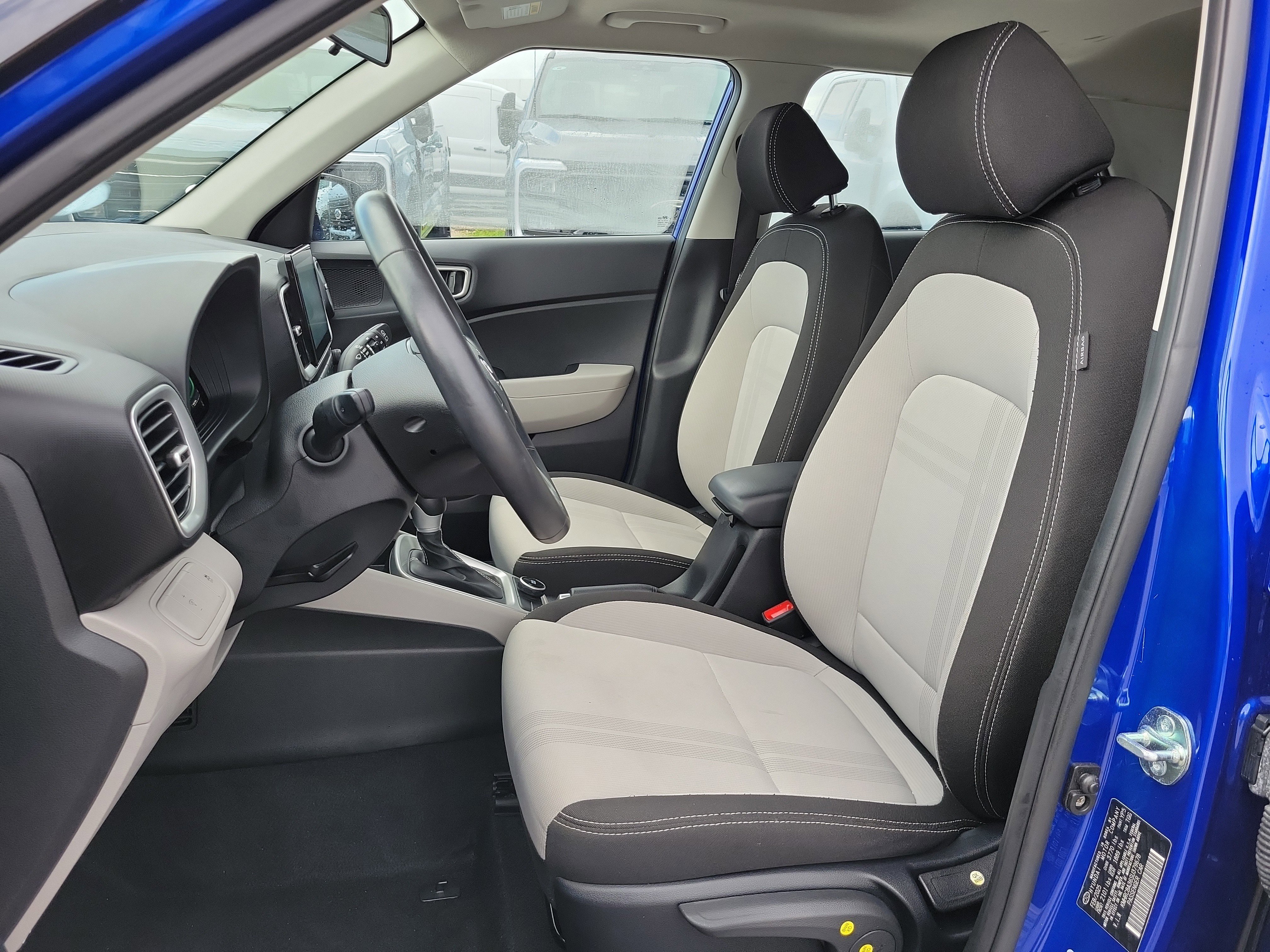 Used 2025 Hyundai Venue FWD image 11