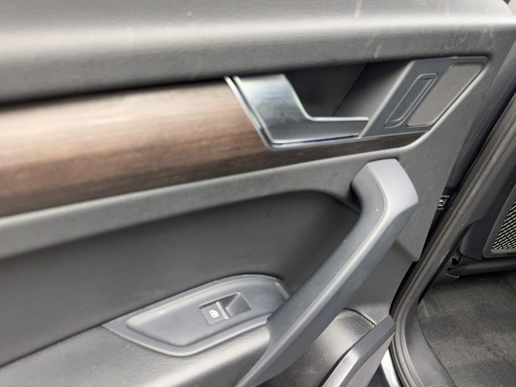 Used 2023 Audi Q5 2.0T Premium w/ Convenience Package image 39