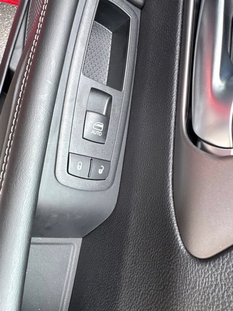 Used 2027 Chrysler Pacifica Select AWD/4WD image 27