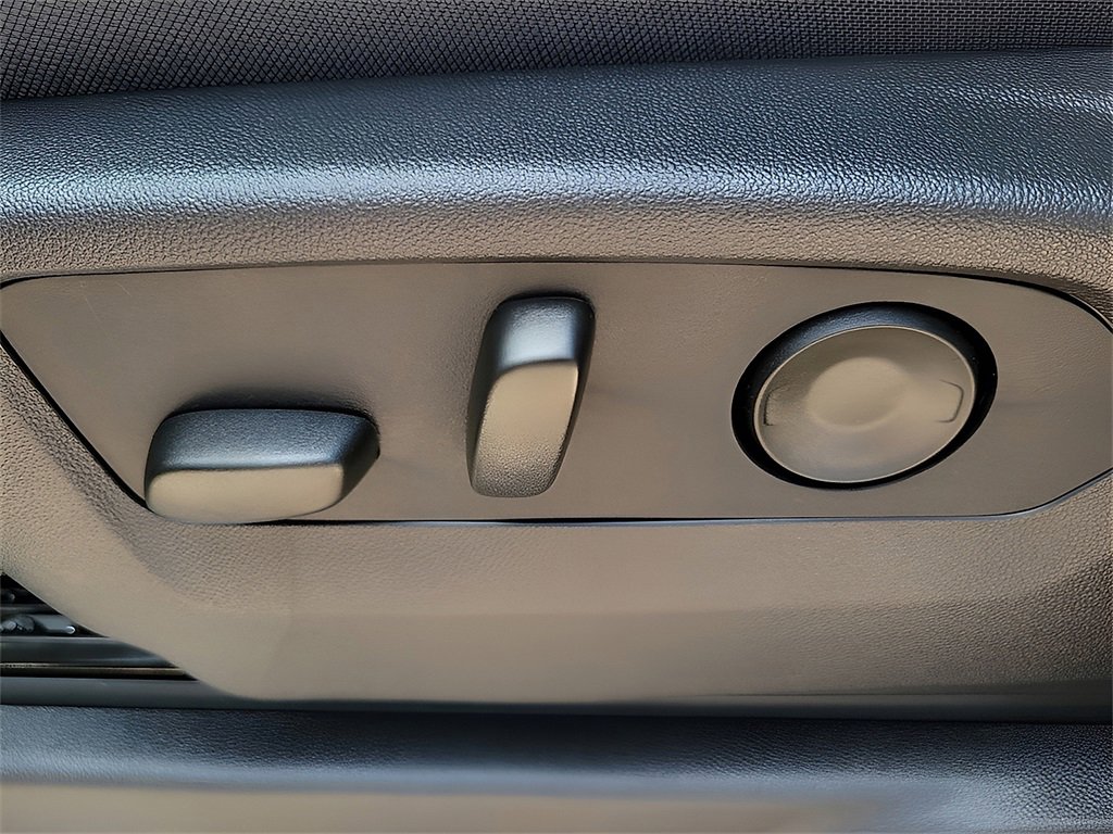 New 2026 GMC Sierra 1500 SLE w/ Preferred Package image 15