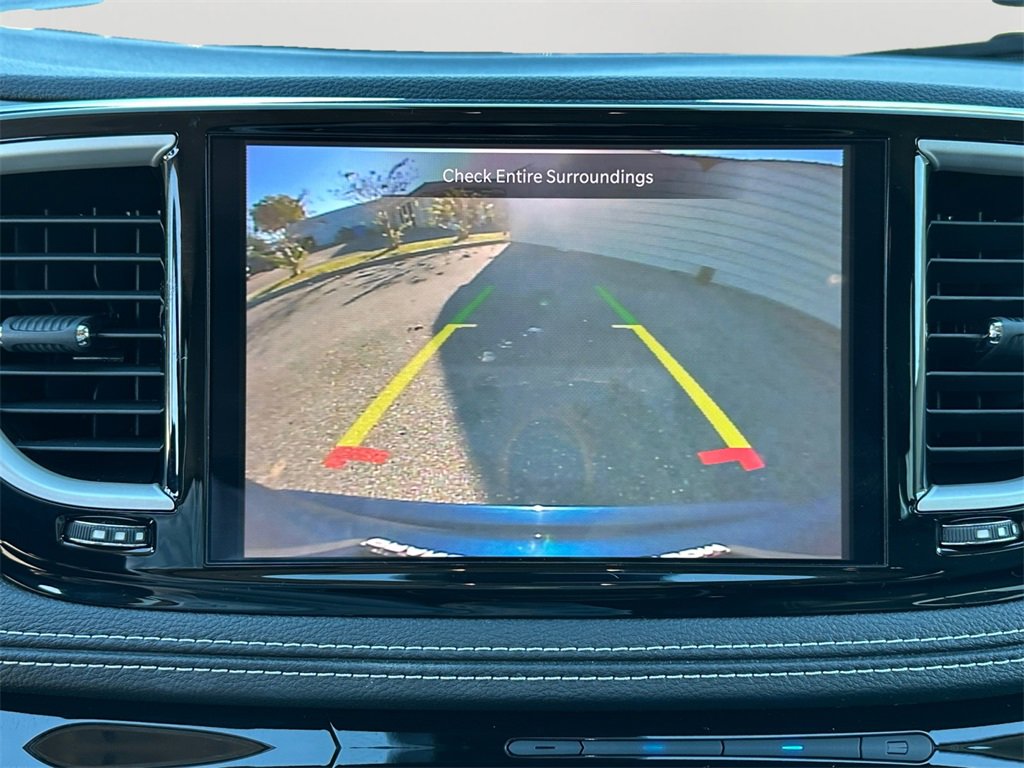 Used 2023 Chrysler Pacifica Touring-L image 26