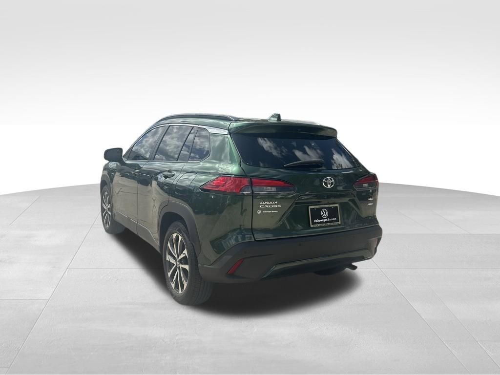 Used 2022 Toyota Corolla Cross XLE w/ Convenience Package AWD/4WD image 3