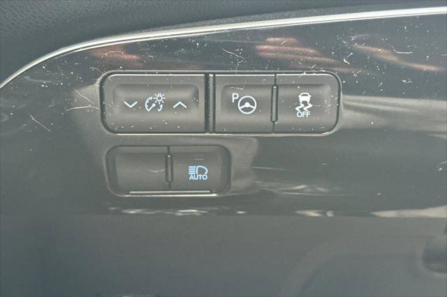 Certified 2020 Toyota Prius LE image 29