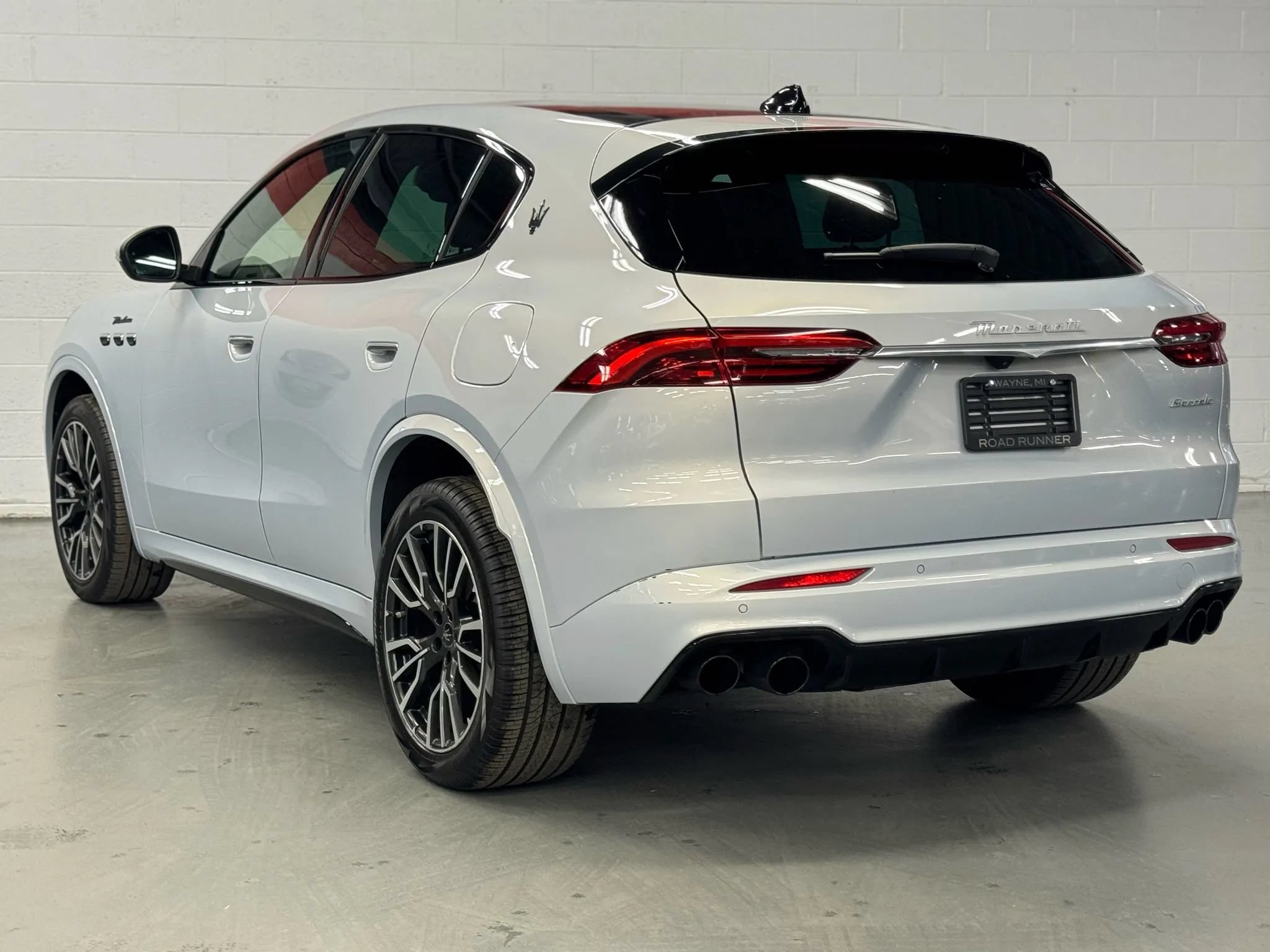 Used 2023 Maserati Grecale Modena AWD/4WD image 3
