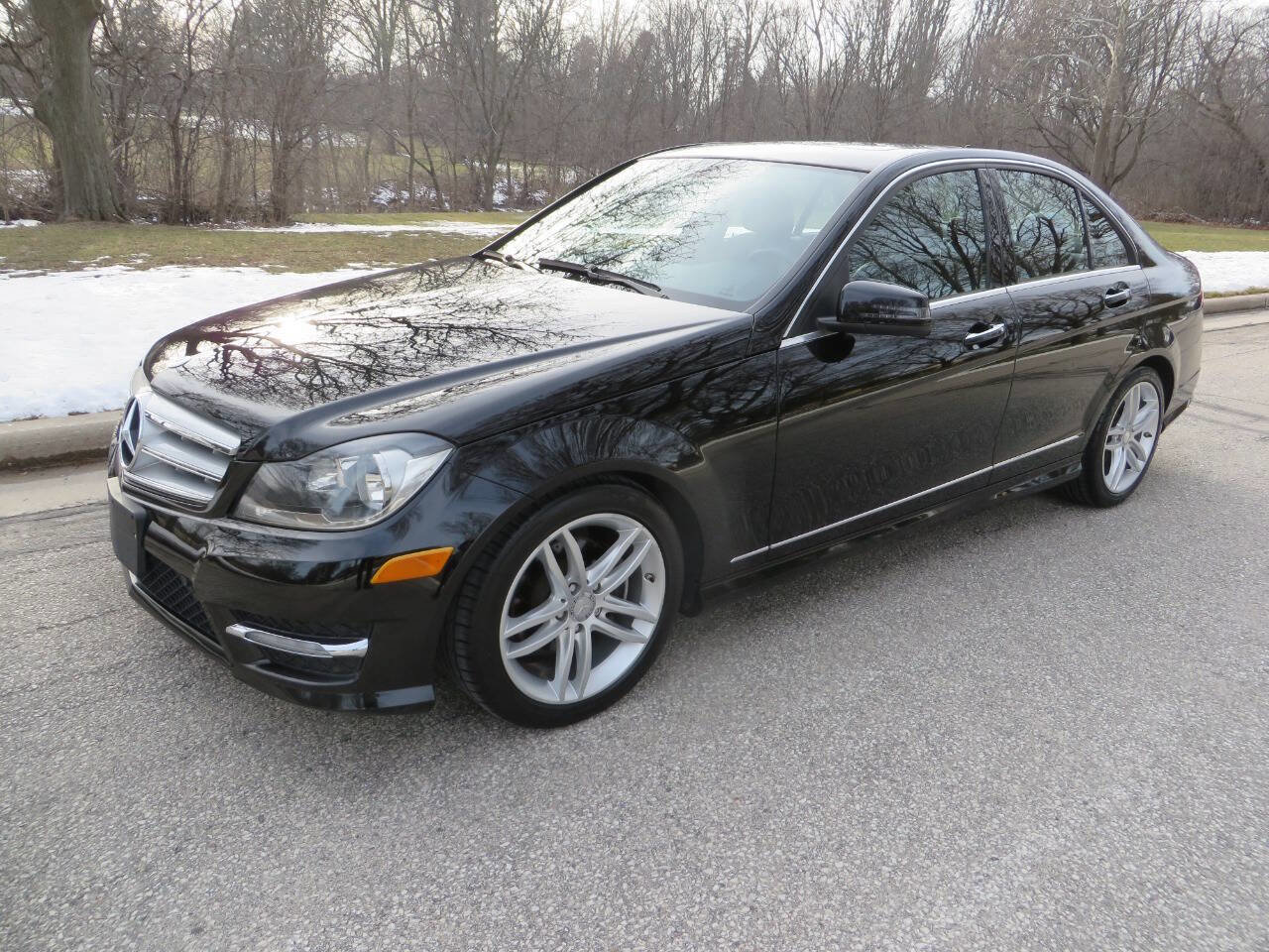 Used 2012 Mercedes-Benz C 300 4MATIC Sedan image 1