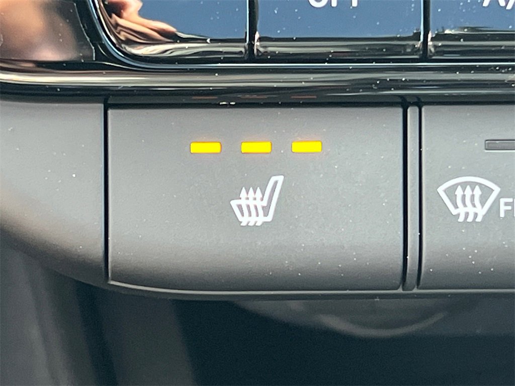 Used 2025 Hyundai Elantra Limited image 30