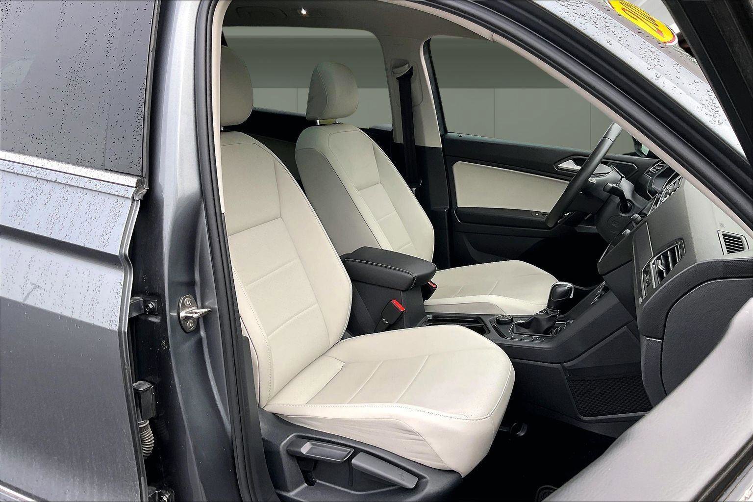 Used 2021 Volkswagen Tiguan SE w/ Panoramic Sunroof Package image 7