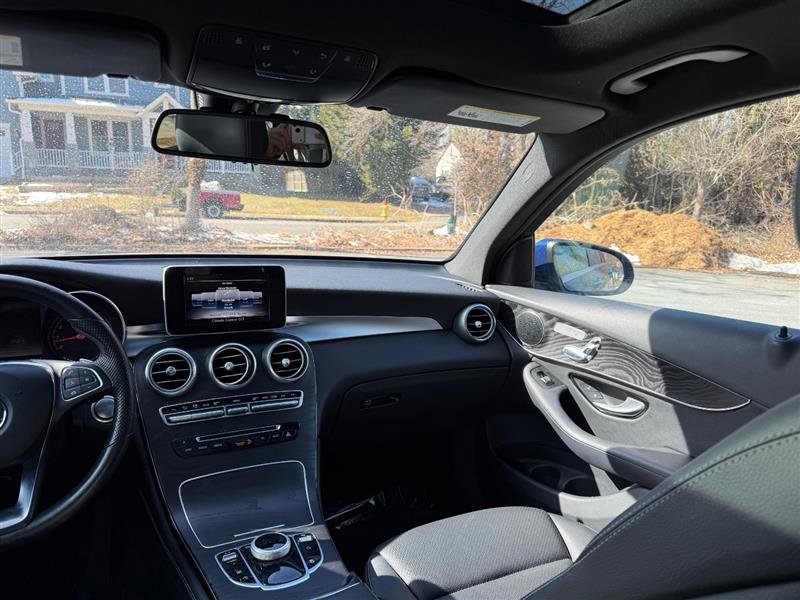 Used 2018 Mercedes-Benz GLC 300 4MATIC image 31