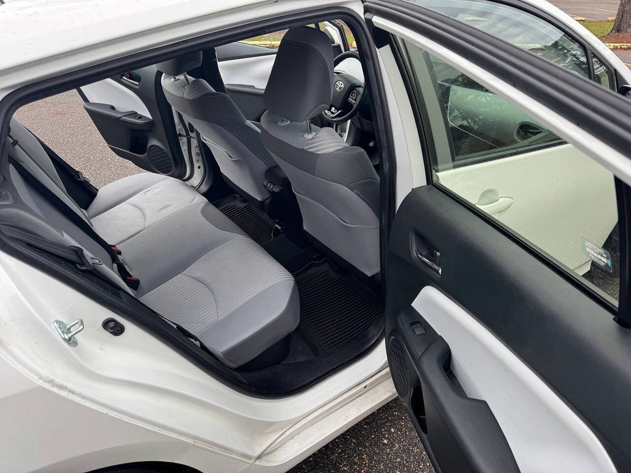 Used 2021 Toyota Prius Prime LE FWD image 12