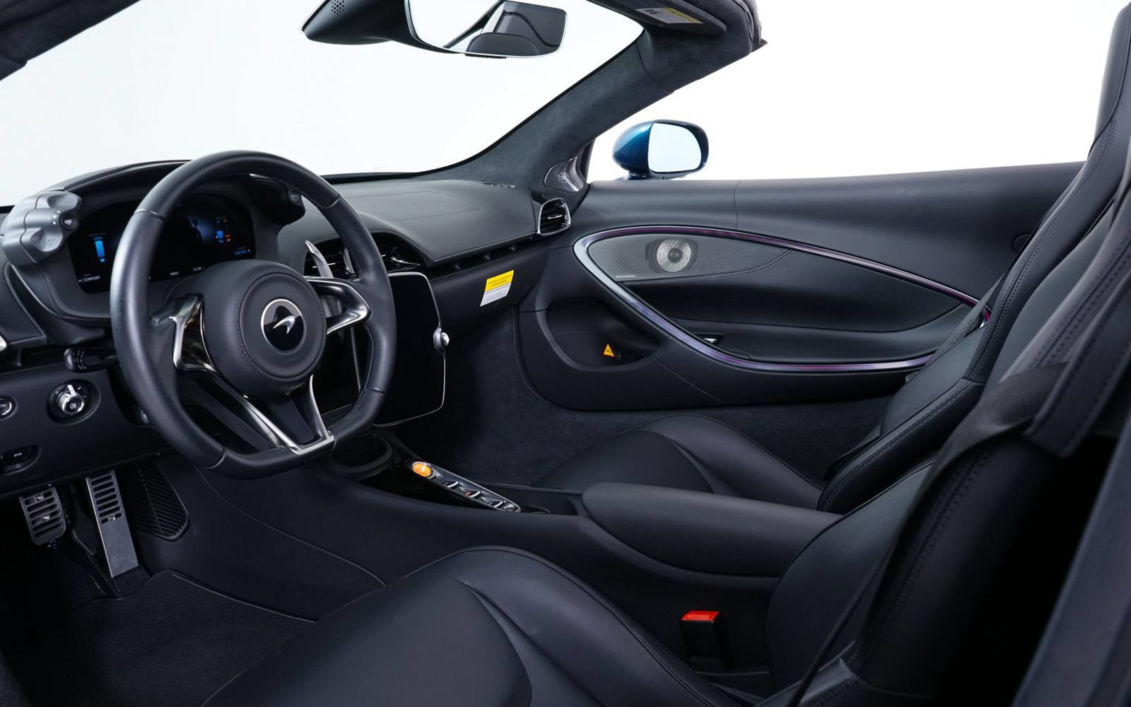 Used 2025 McLaren Artura Spider RWD image 23
