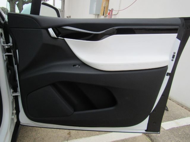 Used 2018 Tesla Model X 100D image 28