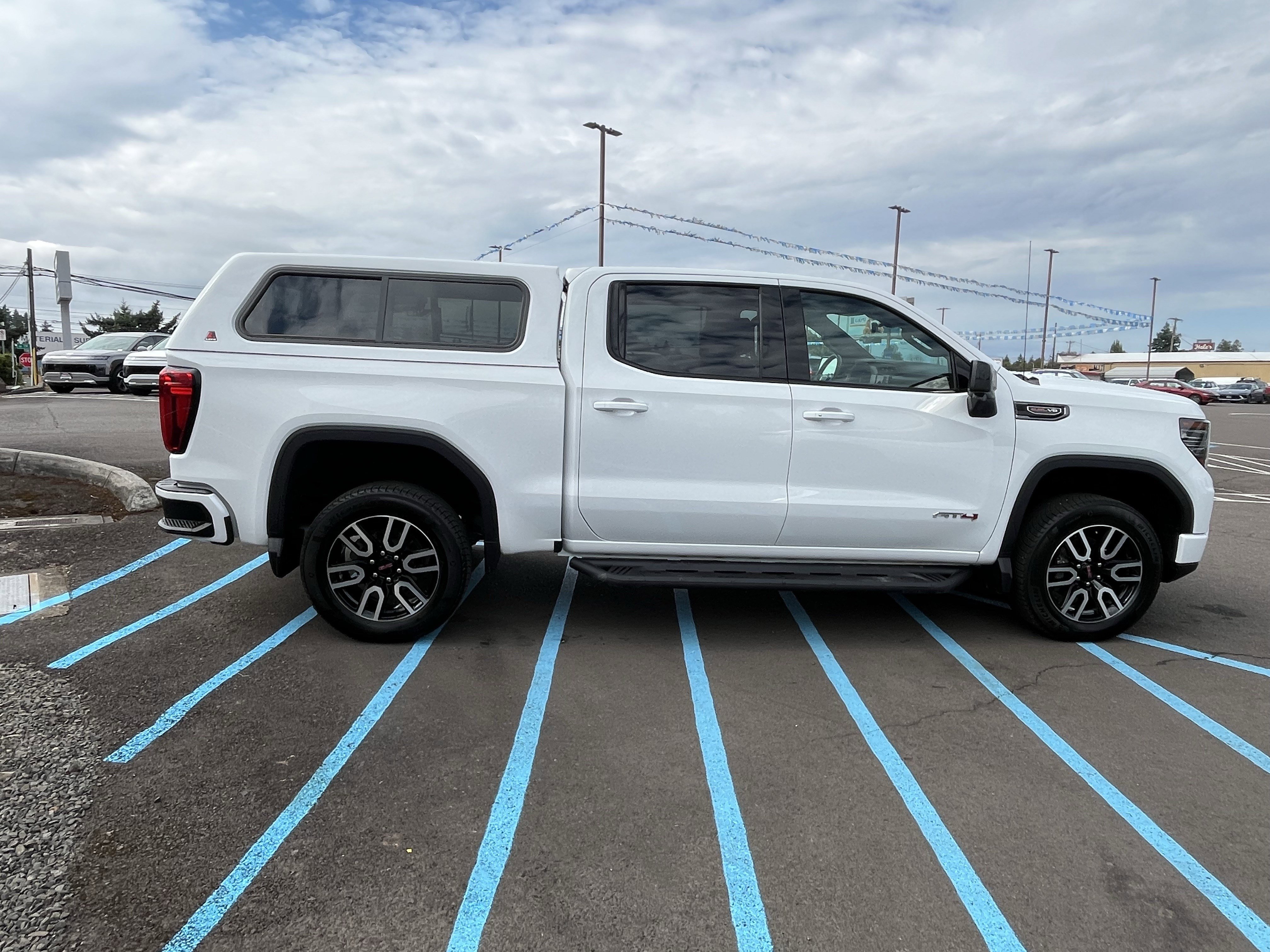 Used 2023 GMC Sierra 1500 AT4 w/ Technology Package image 7