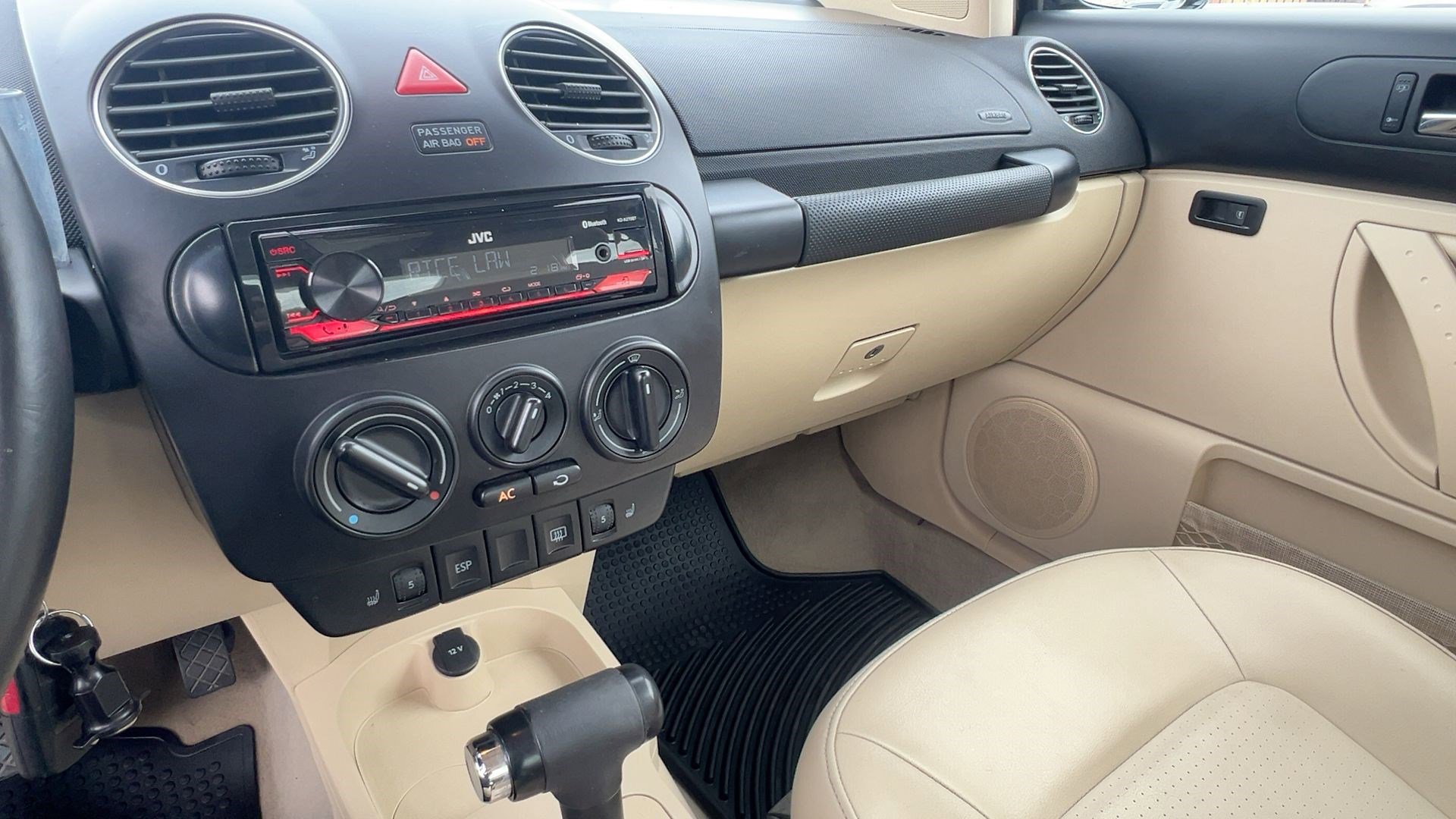 Used 2010 Volkswagen Beetle Coupe image 22